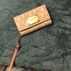 Michael kors wristlet